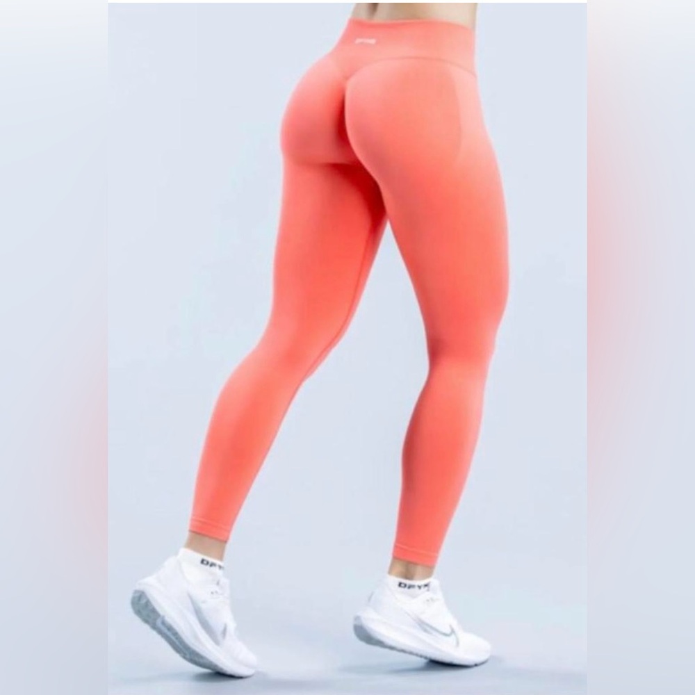 DFYNE Impact Leggings - Size M / Coral